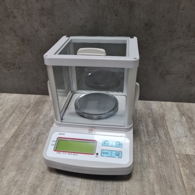 Precizna tehtnica JCS-K5 2000 g / 0.01 g